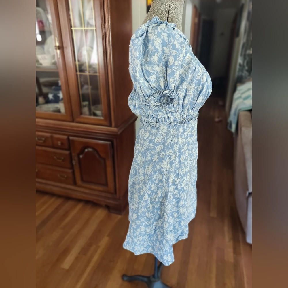 ASTR the Label Floral Blue Puff Sleeve Dress size Large